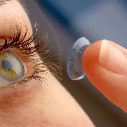 الغذاء والدواء السعودية تنصح بحفظ العدسات اللاصقة في محلولها الخاص 