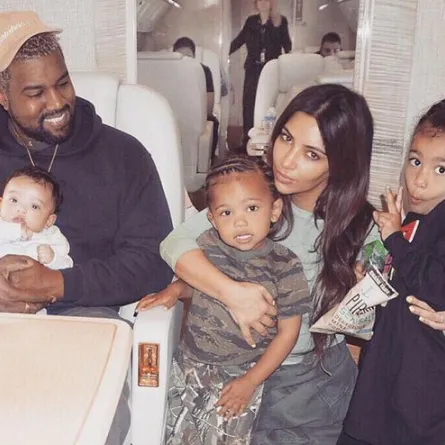 كيم كارديشيان وكاني ويست وأطفالهما- الصورة من حسابها على إنستغرام