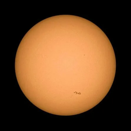 البقعة الكبيرة الموجودة على سطح الشمس