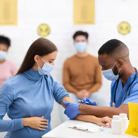 ما يجب عليك القيام به إذ كان  COVID إيجابي أثناء الحمل