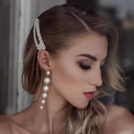 صور تسريحات شعر بسيطة لأخت العروس لصيف 2021