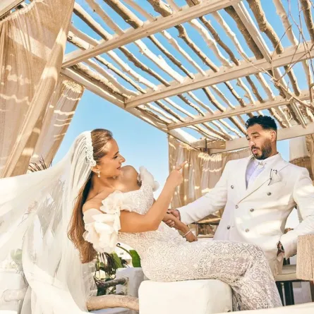 نيللي كريم من حفل زفافها - الصورة من حسابها على الفيس بوك