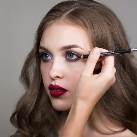 تكحيل العينين 