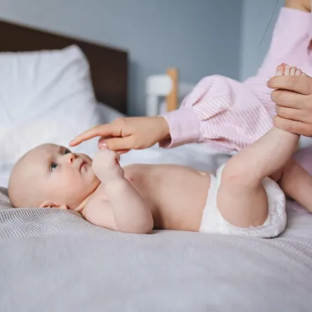 نصائح وخطوات تغيير حفاضة الطفل