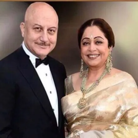 أنوبام خير وزوجته كيرون- الصورة من حساب أنوبام خير -على إنستغرام