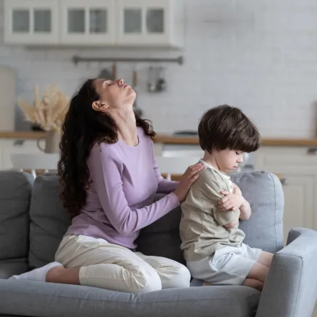 علامات تدل على أنكِ تفسدين تربية طفلكِ