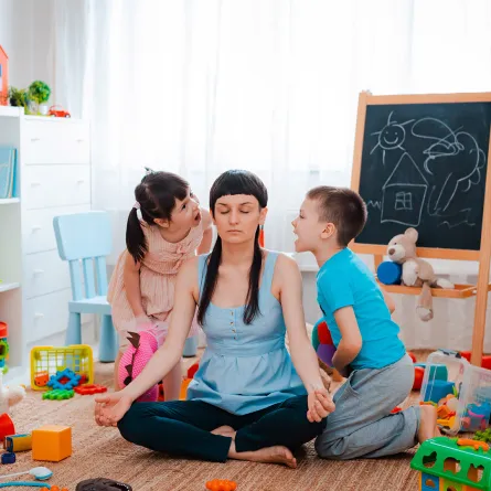 نصائح لحل مشكلة الغيرة عند الأطفال