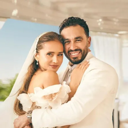 نيللي كريم من حفل زفافها - الصورة من حسابها على الفيس بوك