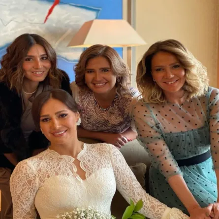 الإخوة شيحة هنا وحلا ورشا ومايا في حفل زفاف حلا.. الصورة من حساب مايا على انستقرام