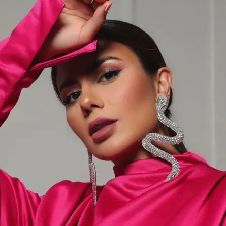 ديما الأسدي بأقراط أذن ساحرة بالذهب الأبيض-الصورة من حسابها على انستغرام