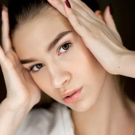 أهم حيل المكياج لإخفاء مشكلة العيون المبطنة