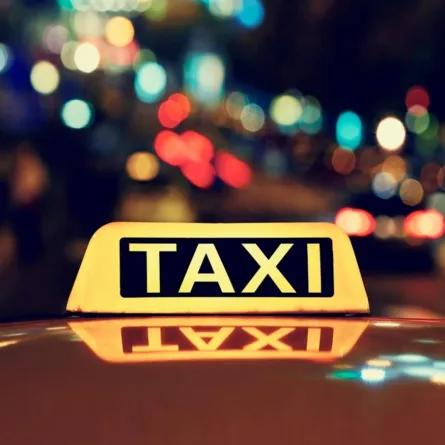 ركوب سيارة التاكسي في باريس