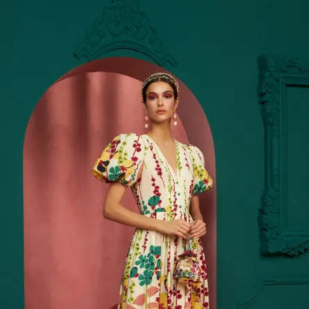 فستان مطبّع بالأزهار من لا دوبليج