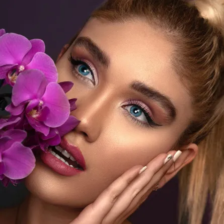 كيف تجعلين عملية تطبيق الأيلاينر سهلة جداً وفقاً لنوعه