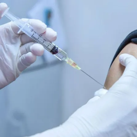 الصحة السعودية والموارد البشرية تكشفان اليوم مستجدات كورونا ونسبة المحصنين