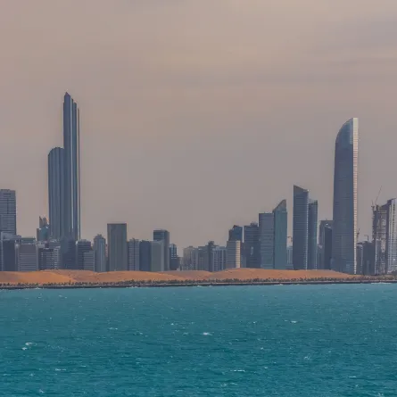 أبوظبي تطيق إجراءات جديدة للقادمين من خارج الإمارات