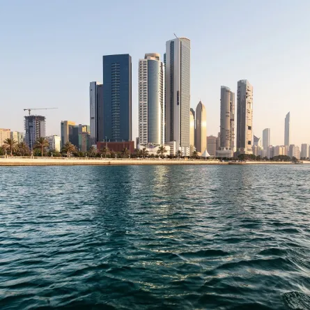 أبوظبي: رفع الطاقة الاستيعابية في بعض الأماكن العامة المقتصرة على المطعمين