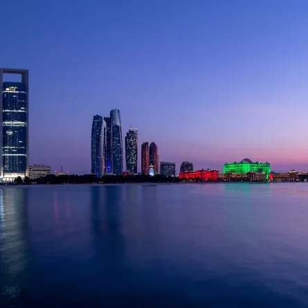 تعرّف على الإجراءات الجديدة للحصول على الإقامة الذهبية للأطباء في أبوظبي