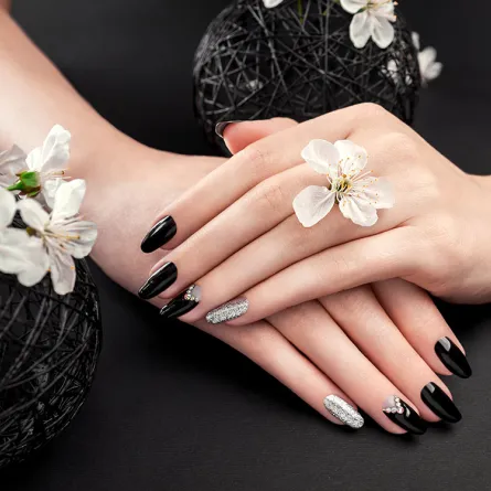 كيفية إزالة أظافر الأكريليك في المنزل