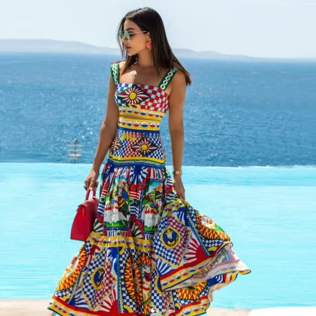 ياسمين صبري ومهيرة عبد العزيز وغيرهن في التنورة نفسها