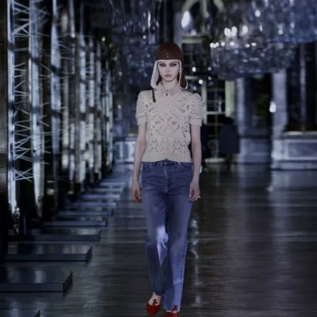 أجمل موديلات بناطيل جينز اختاريها لخريف 2021 