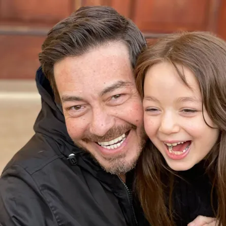 بالصور: أحمد زاهر يحتفل بأول تكريم لابنته منى