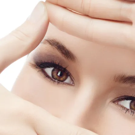 هيئة الغذاء الدواء: هكذا تحافظون على عيونكن عند استخدام منتجات التجميل