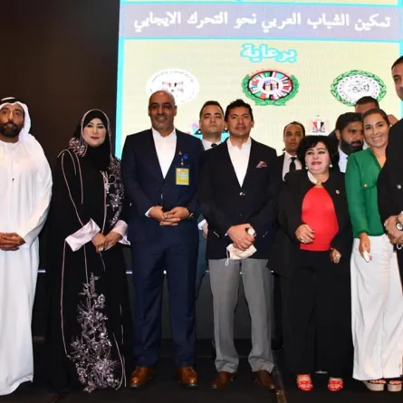 رئيس المكتب التنفيذي لوزراء الشباب والرياضة يتوسط المكرمين-الصورة من صفحة رئاسة مجلس الوزراء المصري على فيسبوك