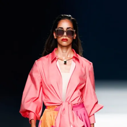  أسلوب تنسيق درجات اللون الزهري في الملابس