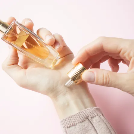 عوامل تدمّر عطرك انتبهي منها