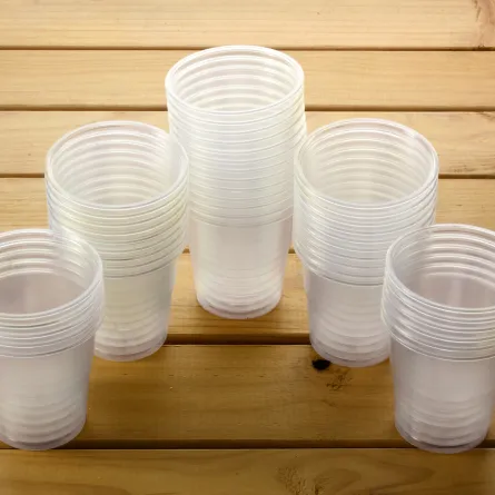 خبراء صحيون : الأكواب البلاستيكية تدمر جسم الإنسان