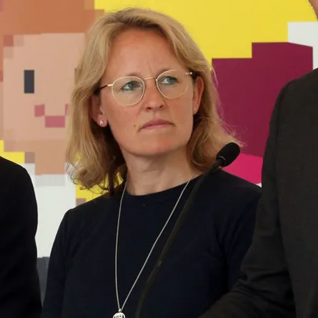 دوناتا هوبفين- أول سيدة ترأس رابطة الأندية الكروية في ألمانيا