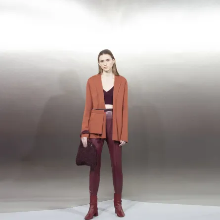 موديلات بناطيل جلد ملونة