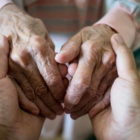 إرشادات مهمة تساعد على حماية المسنين من الحوادث