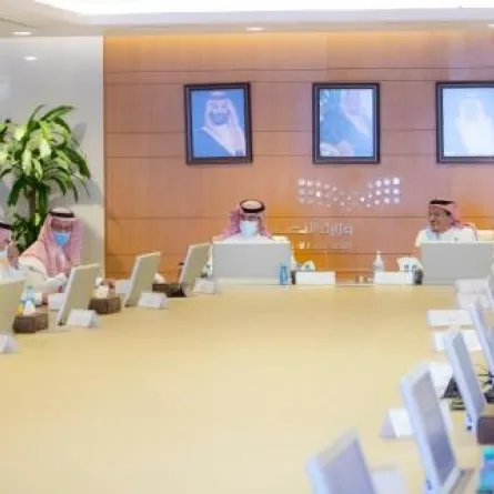 وزير التعليم السعودي حمد آل الشيخ خلال أحد الاجتماعات 