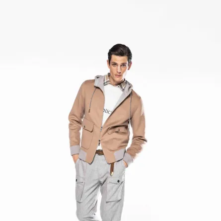 طقم كلاسيكي باللون البيج من إليفانتي Eleventy  موضة خريف 2021