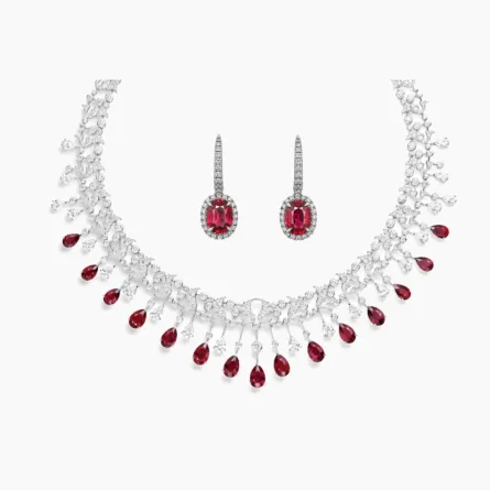 أفخم مجوهرات مُرصَّعة باللون الأحمر للعروس الرومانسية