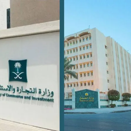 جاء القرار الجديد بعد منع الوزارة دخول المنشآت التجارية لغير المحصنين مؤخرا