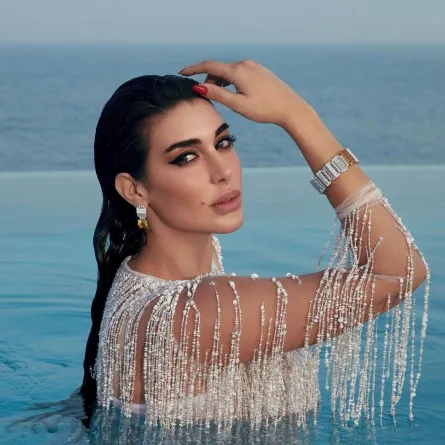 ياسمين صبري بأقراط من الألماس الأصفر من كارتيير - الصورة من حسابها على انستغرام