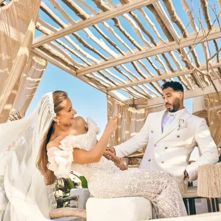 نيللي كريم  وزوجها - الصورة من حسابها على فيسبوك