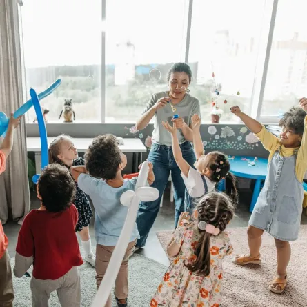 دليلك ليستقبل طفلك الدراسة بحب، ومن دون مشاكل