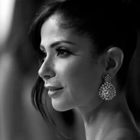 خاتم منى زكي يبهر المتابعين