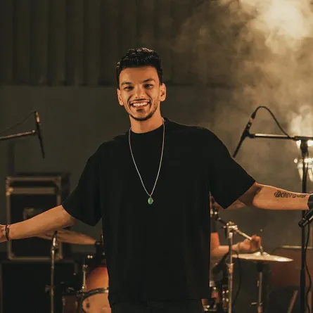 مطرب المهرجانات حودة بندق يتعرض لحادث مروع ونقله للمستشفى في حالة حرجة