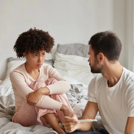 هل تشعرين بالحمل ولكن الاختبارات تظهر سلبية؟ 5 أسباب محتملة وراء ذلك