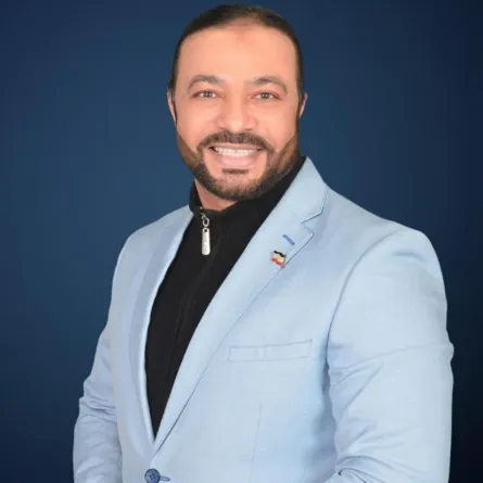 الدكتور محمد عبدالعزيز 