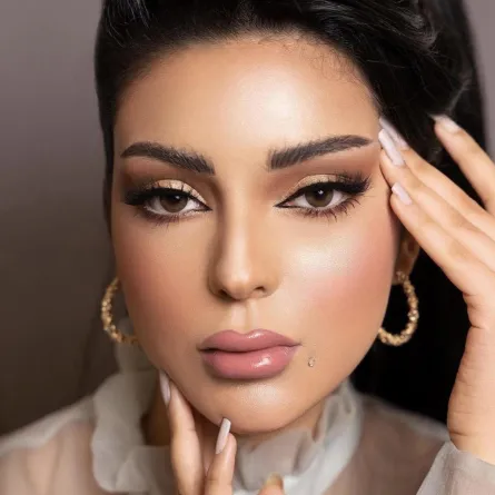 مكياج ذهبي للعروس من خبيرة التجميل فاطمة سعود -الصورة من حسابها على الانستغرام