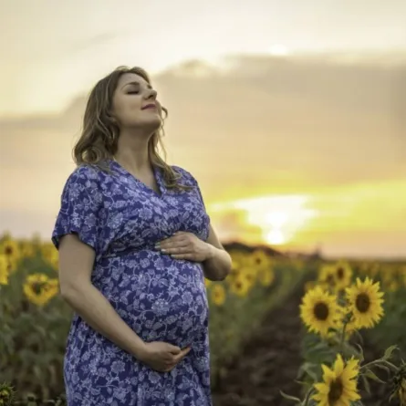 تفسير حلم ولادة البنت العزباء - الصورة من موقع Spine Universe