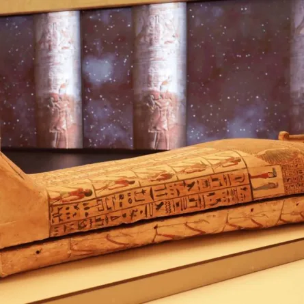 وصول تابوت فرعوني أثري للعرض بجناح مصر في إكسبو 2020 دبي