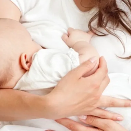 حليب الأم الملقَّحة ضد كورونا يحمي رضيعها من الإصابة بالفيروس