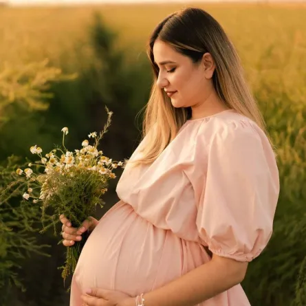 صورة لحامل بتوأم